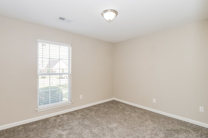 Building Photo - 6667 Kentbrook Dr