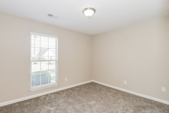 Building Photo - 6667 Kentbrook Dr