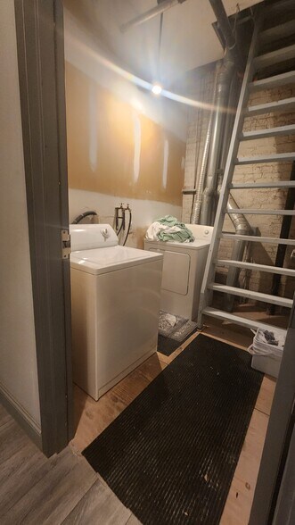 Building Photo - 1211 Howard St