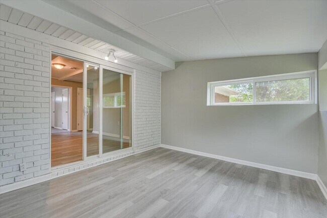 Building Photo - 3635 Spanish Trace Dr