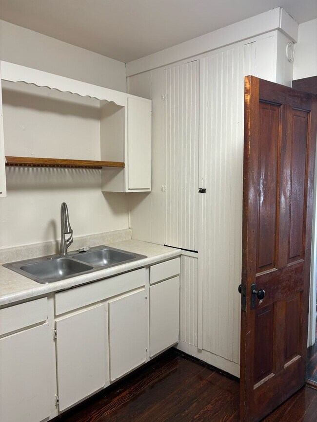 Building Photo - 103 Ruxton Ave