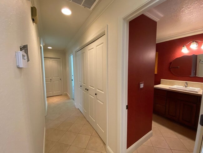 Building Photo - Beautiful Home with a Pool