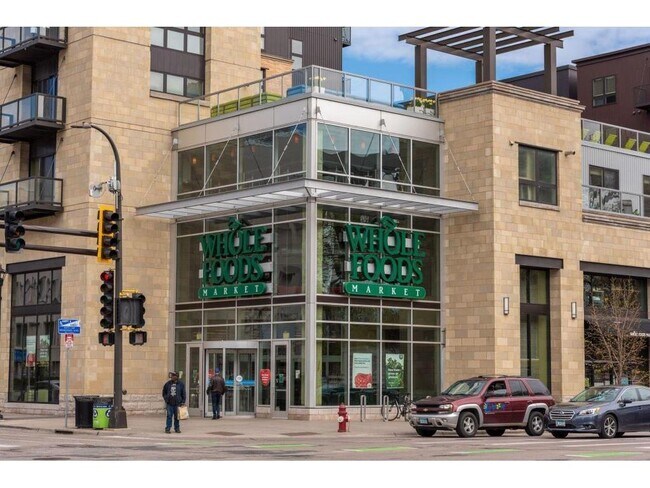 Building Photo - 700 N Washington Ave
