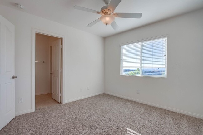 Building Photo - 1059 Vista Pointe Blvd