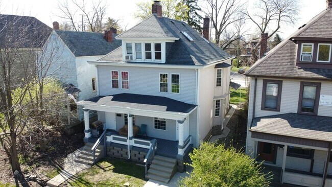 Building Photo - 135 E Norwich Ave