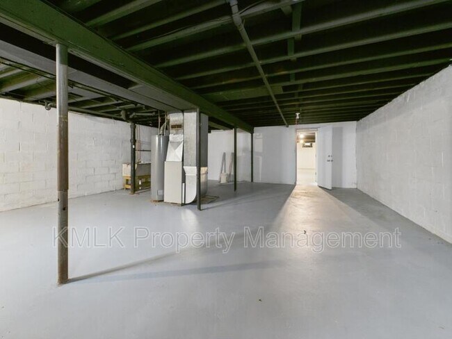 Building Photo - 1622 Merrill Ave