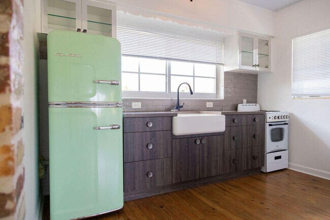 Building Photo - 210 S Ocean Breeze