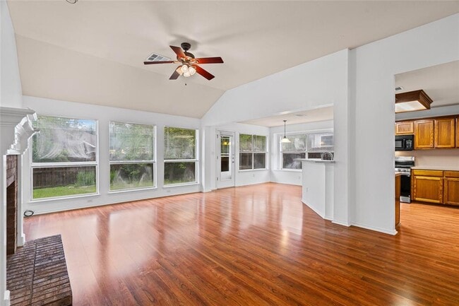 Building Photo - 716 Meadow View Dr