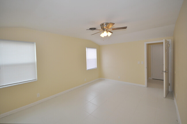 Building Photo - 1531 43rd St