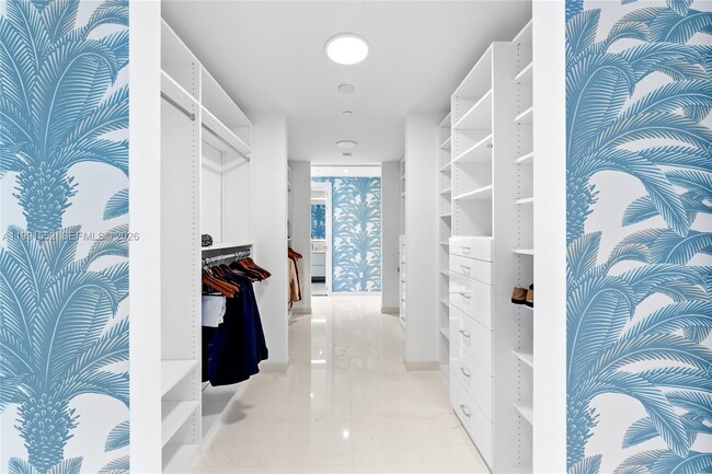 Building Photo - 300 Biscayne Blvd Way