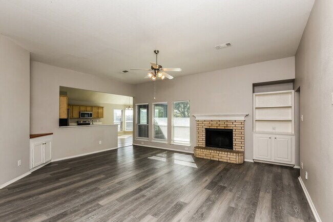 Building Photo - 1007 Andrew St