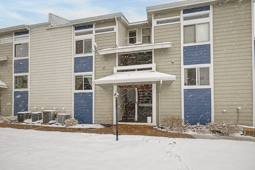 Building Photo - 1342 S Cathay Ct