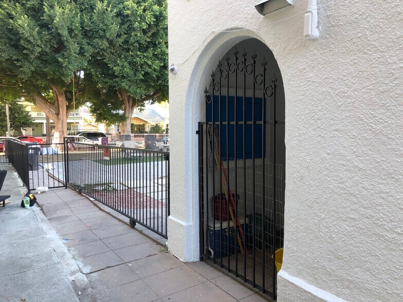 Building Photo - 830 Rose Ave