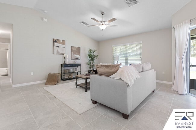 Building Photo - 10 Wildwood Pl