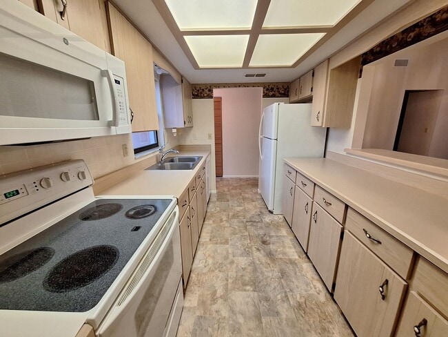 Building Photo - PELICAN COVE WEST 2BR SINGLE FAMILY HOME FOR RENT!