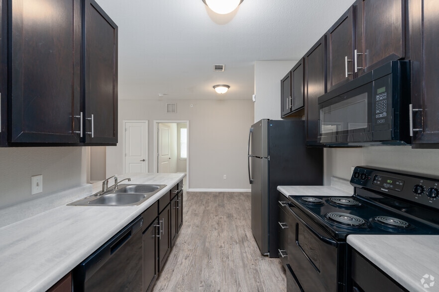 Primary Photo - Stallion Pointe Apartments