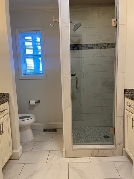 Building Photo - 907 Irving Rd