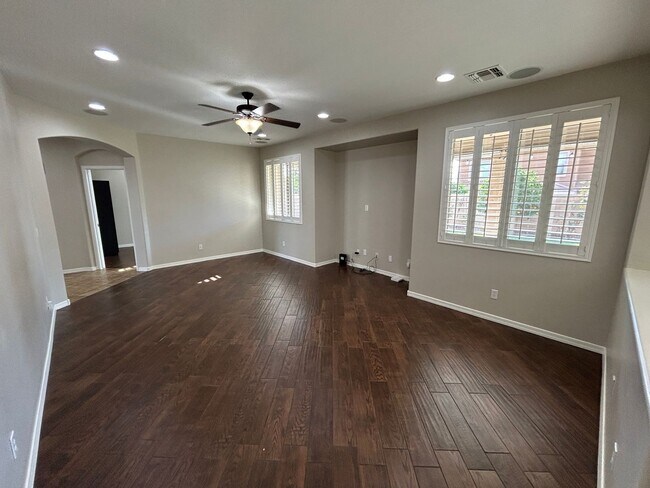 Building Photo - 5411 W Rowel Rd