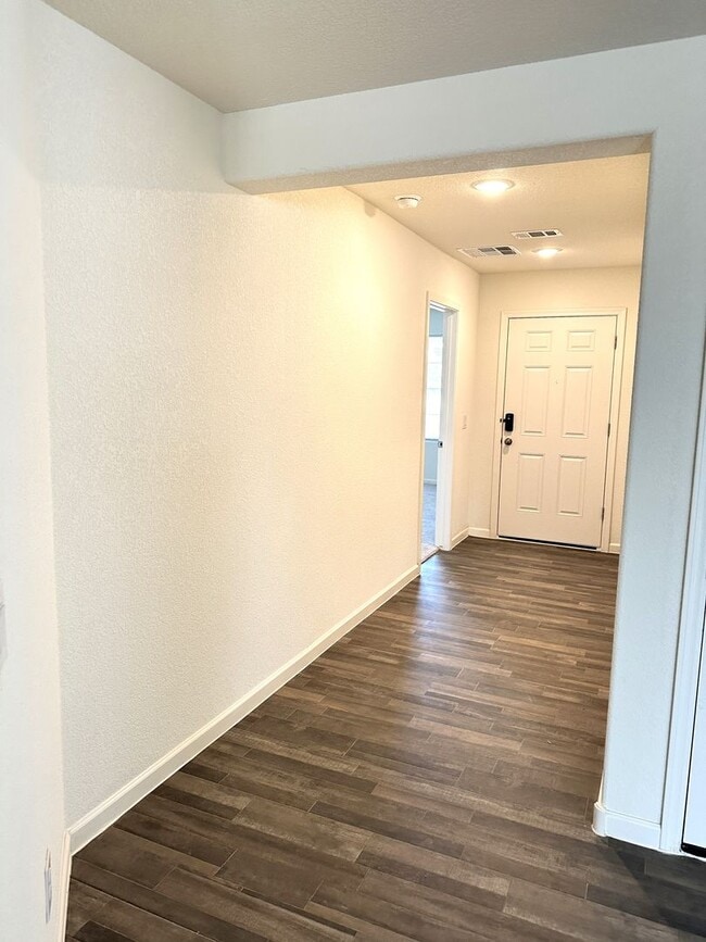 Building Photo - 4 bedroom, 2 bathroom Mystic Canyon Gem