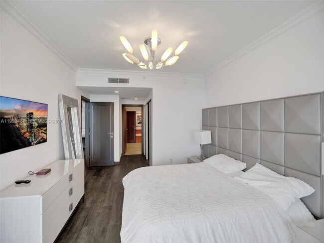 Building Photo - 17875 Collins Ave