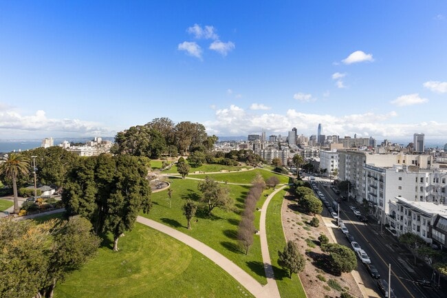 Building Photo - 2200 Sacramento St