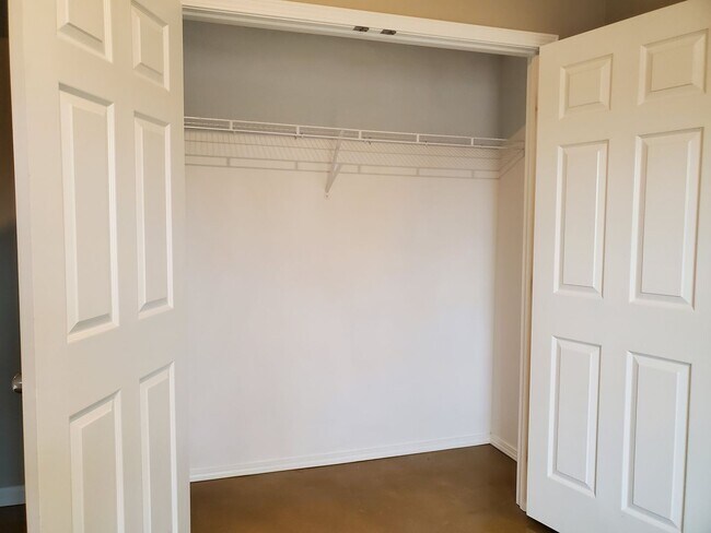 Building Photo - 3 bed 1 bath apartment in Jackson, MO