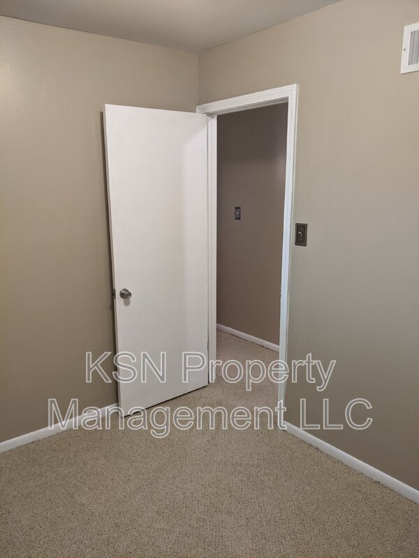 Building Photo - 412 Barnhill Dr