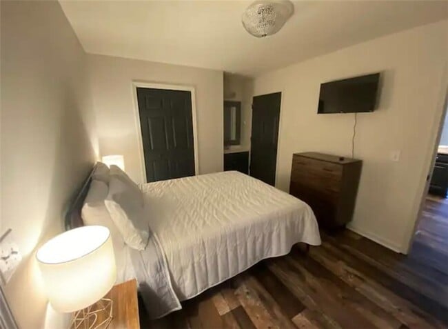 Building Photo - 683 Grant St