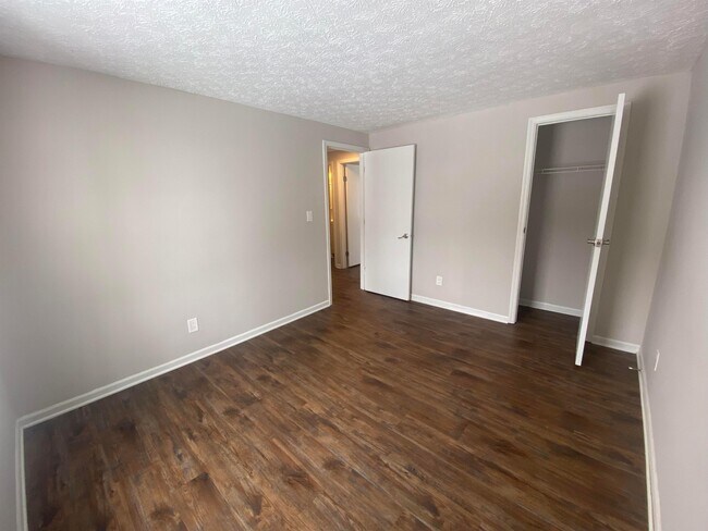 Building Photo - 5970 Almina Dr