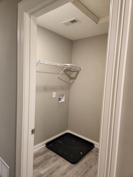 Building Photo - 333 Maddalena Ln