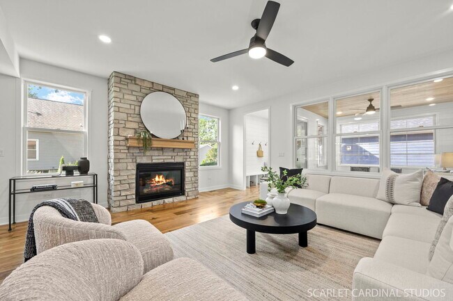 Building Photo - 715 N Brainard St