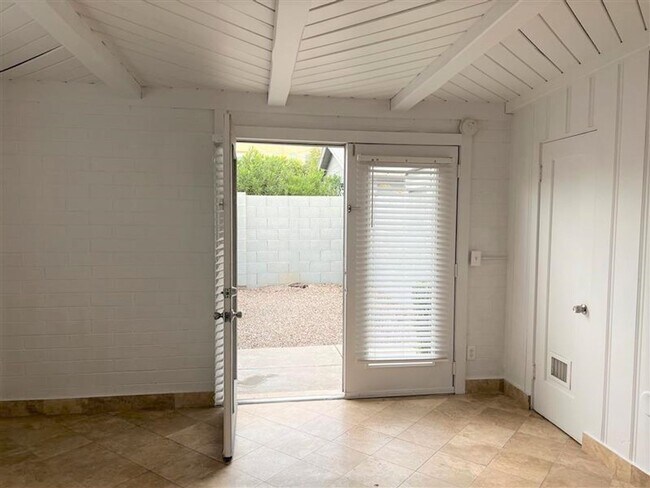 Building Photo - 4127 N 18th Pl