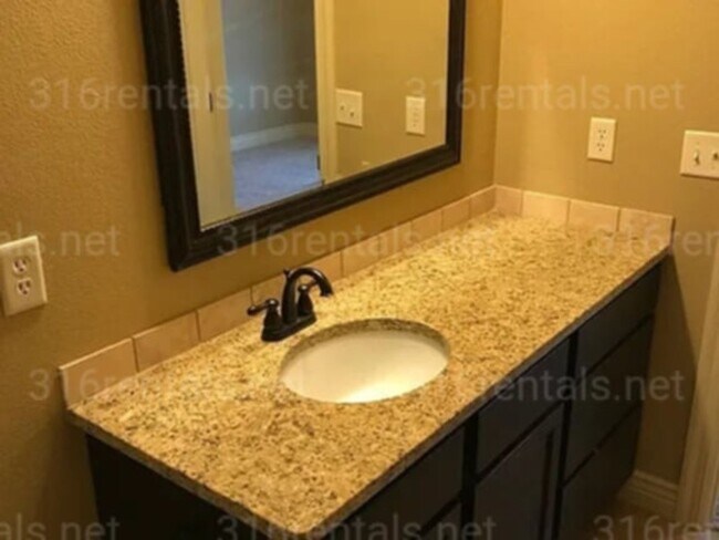 Building Photo - 8462 Granite Ct