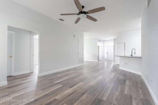 Building Photo - 2410 Bridgeport Cir