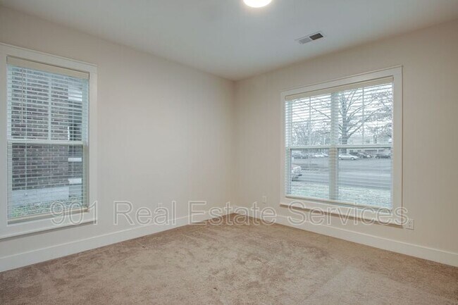 Building Photo - 1188 Faxon Ave