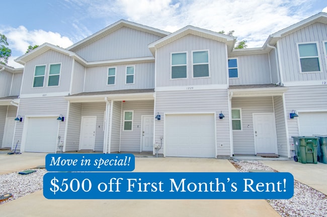 Primary Photo - Move-In Specials! $500 Off + Military Disc...