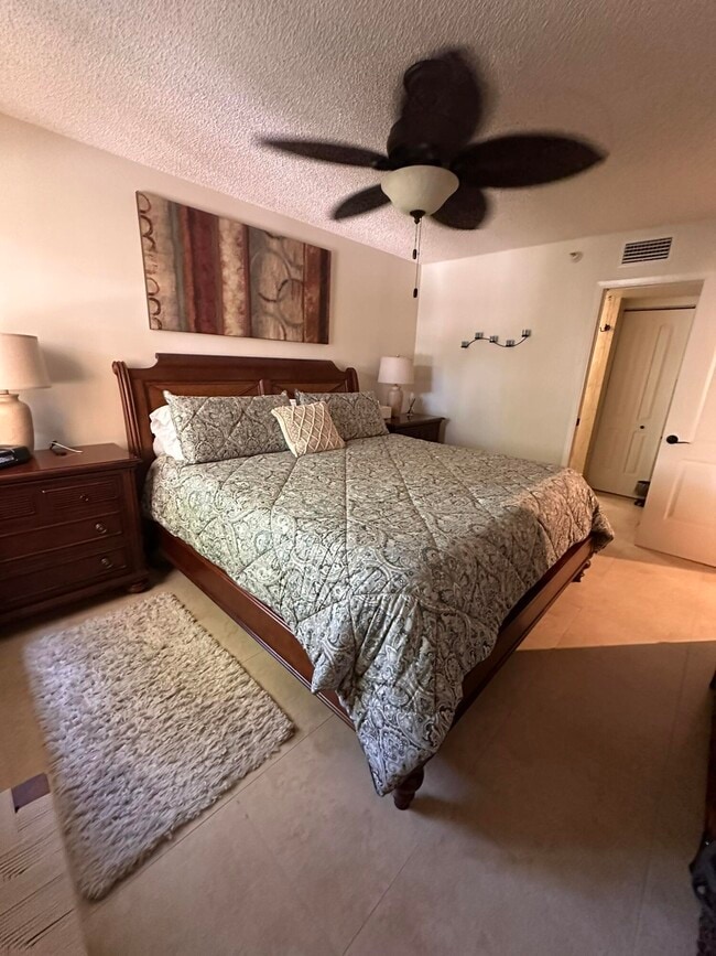 Building Photo - 180 Yacht Club Way