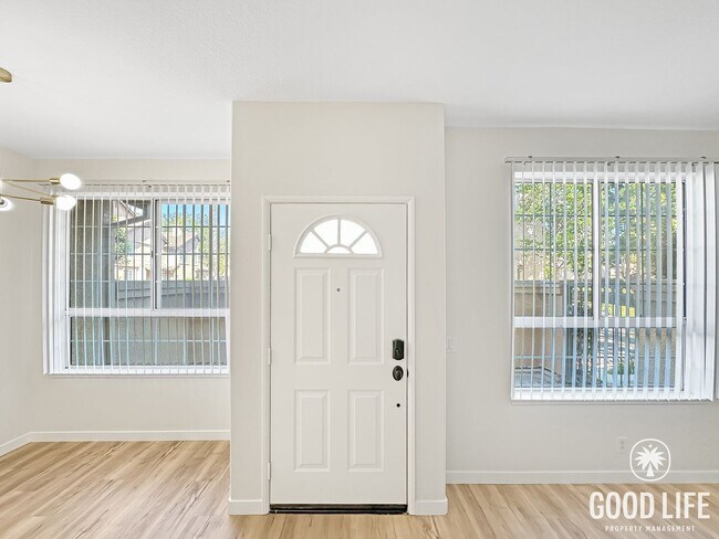 Building Photo - Fully Renovated 2BD/2.5BA in Aliso Viejo | Fireplace, Private Patio, Pool/Spa & Attached Garage