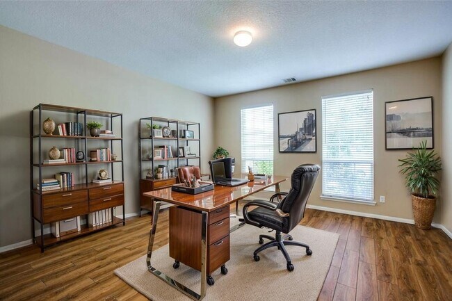 Building Photo - 9907 Valance Way
