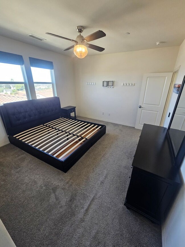 Building Photo - Gorgeous Stand Alone Town Home / Rolling Hills Golf Club is your Back Yard