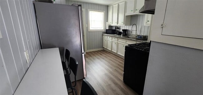 Building Photo - 3339 Simmons St