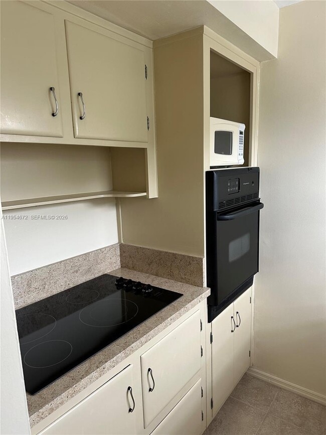 Building Photo - 2301 NE 2nd St