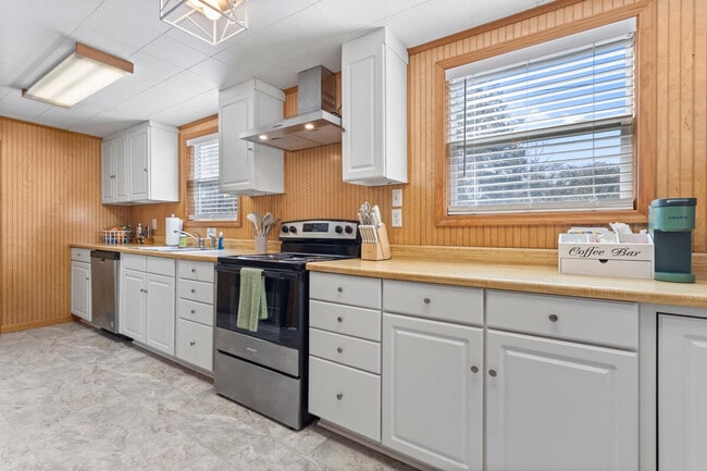 Building Photo - 10104 Johns Bayou Rd