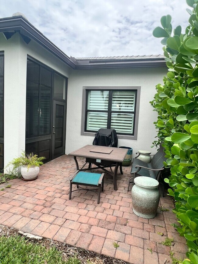 Building Photo - STUNNING LAKEFRONT 3 BEDROOM, 2.5 BATH HOM...