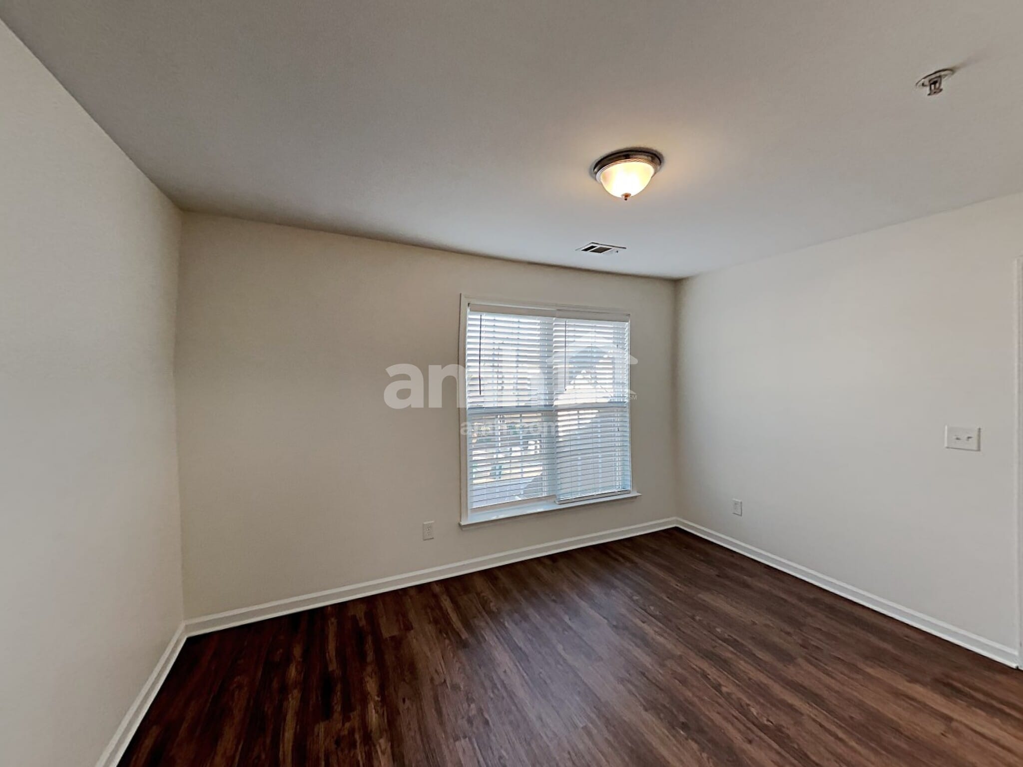 Building Photo - 325 Balaban Cir