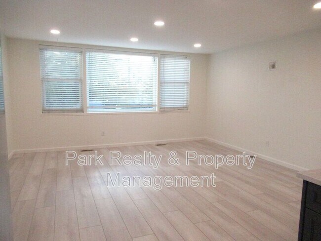 Building Photo - 1300 Garfield St