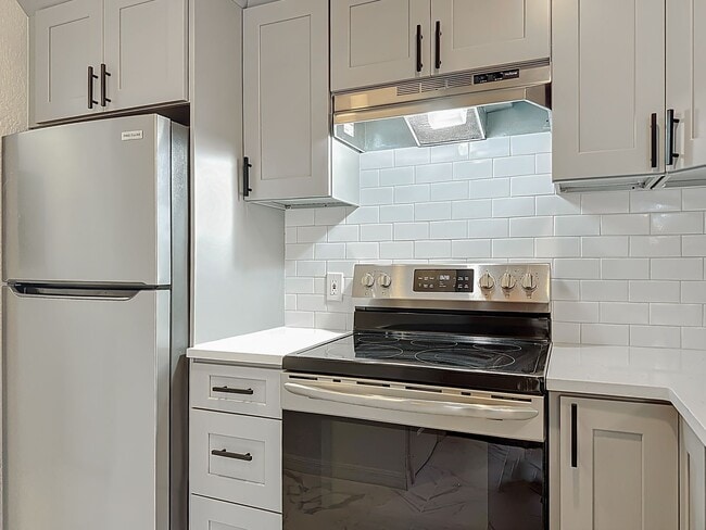 Building Photo - NEWLY RENOVATED 2-Bdrm Condo in Visconti's...