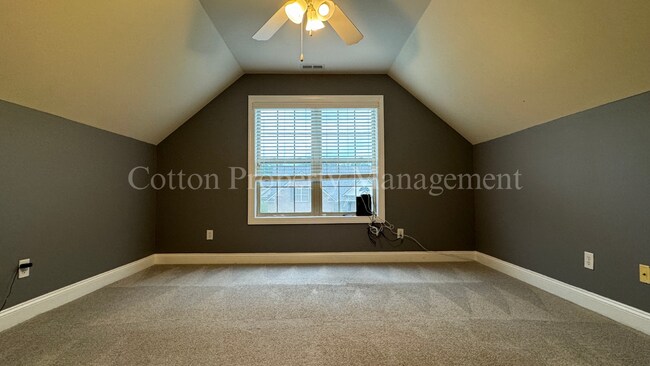 Building Photo - 4BR/3BA Well appointed home in the gated c...