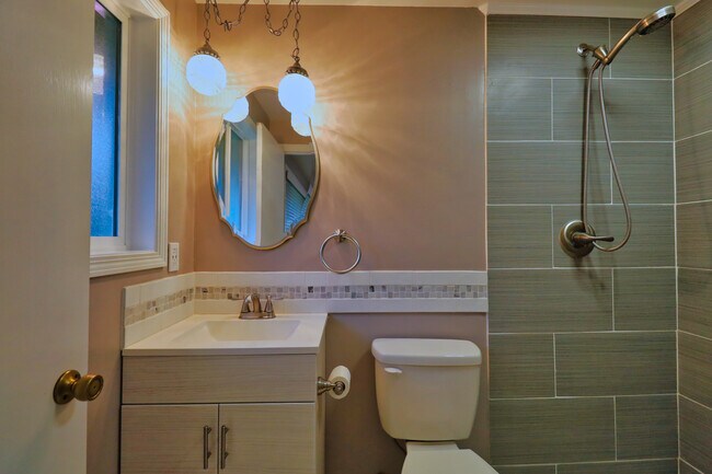 Master bath - 13408 SE 20th St