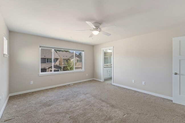 Building Photo - Beautiful Puyallup Corner Lot Home with Office, A/C, Formal Dining & Bonus Loft!